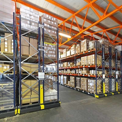 Pomarańczowe regały przemysłowe i półki o wadze 5000 kg do logistyki magazynowej